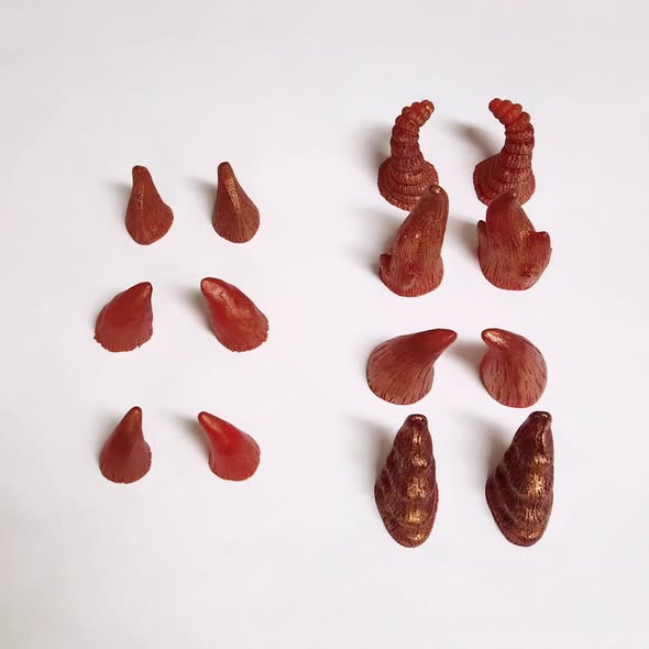 Assorted Aradani Resin Glue-on Horns - Red With Copper Accents