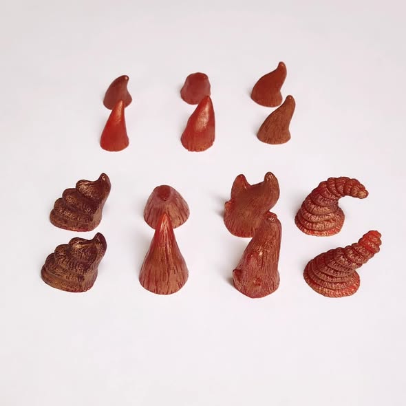 Assorted Aradani Resin Glue-on Horns - Red With Copper Accents