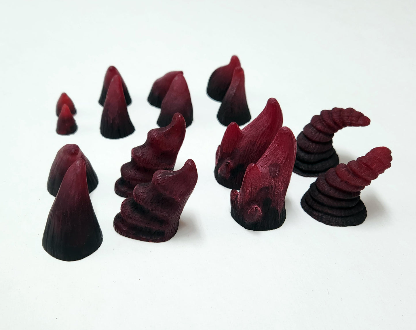 Assorted Aradani Resin Glue-on Horns - Red With Dark Black Base