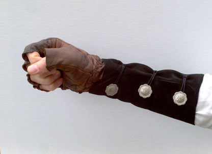 Hero of Legend Bracer (single)