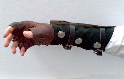 Hero of Legend Bracers (pair)